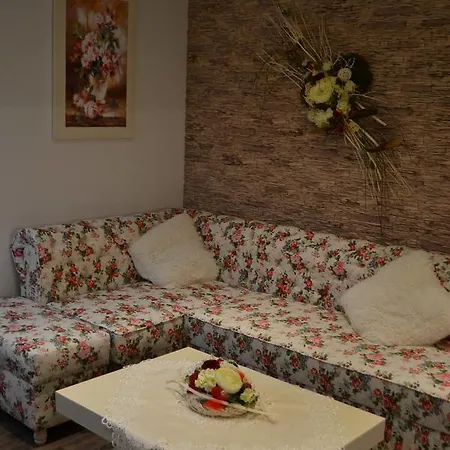 Apartment Romantika Apartman Rose11